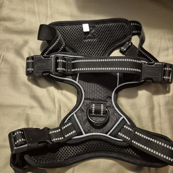 NIP Black Dog Harness Medium With 2 leash clips - Picture 14 of 15